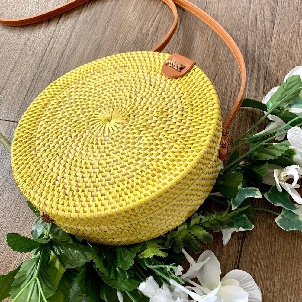 Collection 18 Hand-Crafted round Crossbody. - Picture 6 of 13